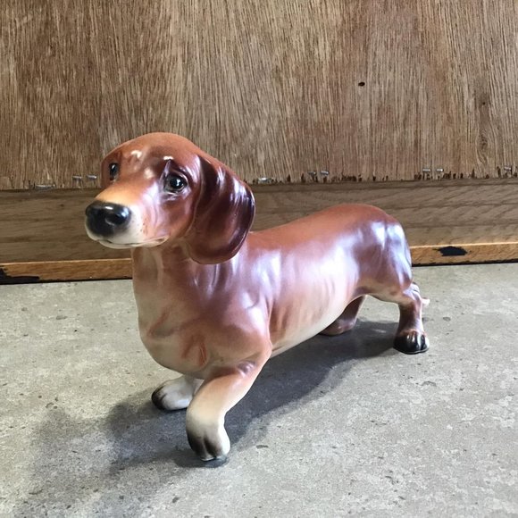 Adorable Dachshund Porcelain Dog Figurine. Made in Japan - Picture 6 of 9